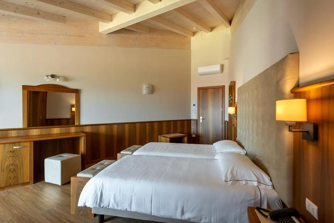 Hotel Palme & Suite Garda  3*, Garda (Verona)