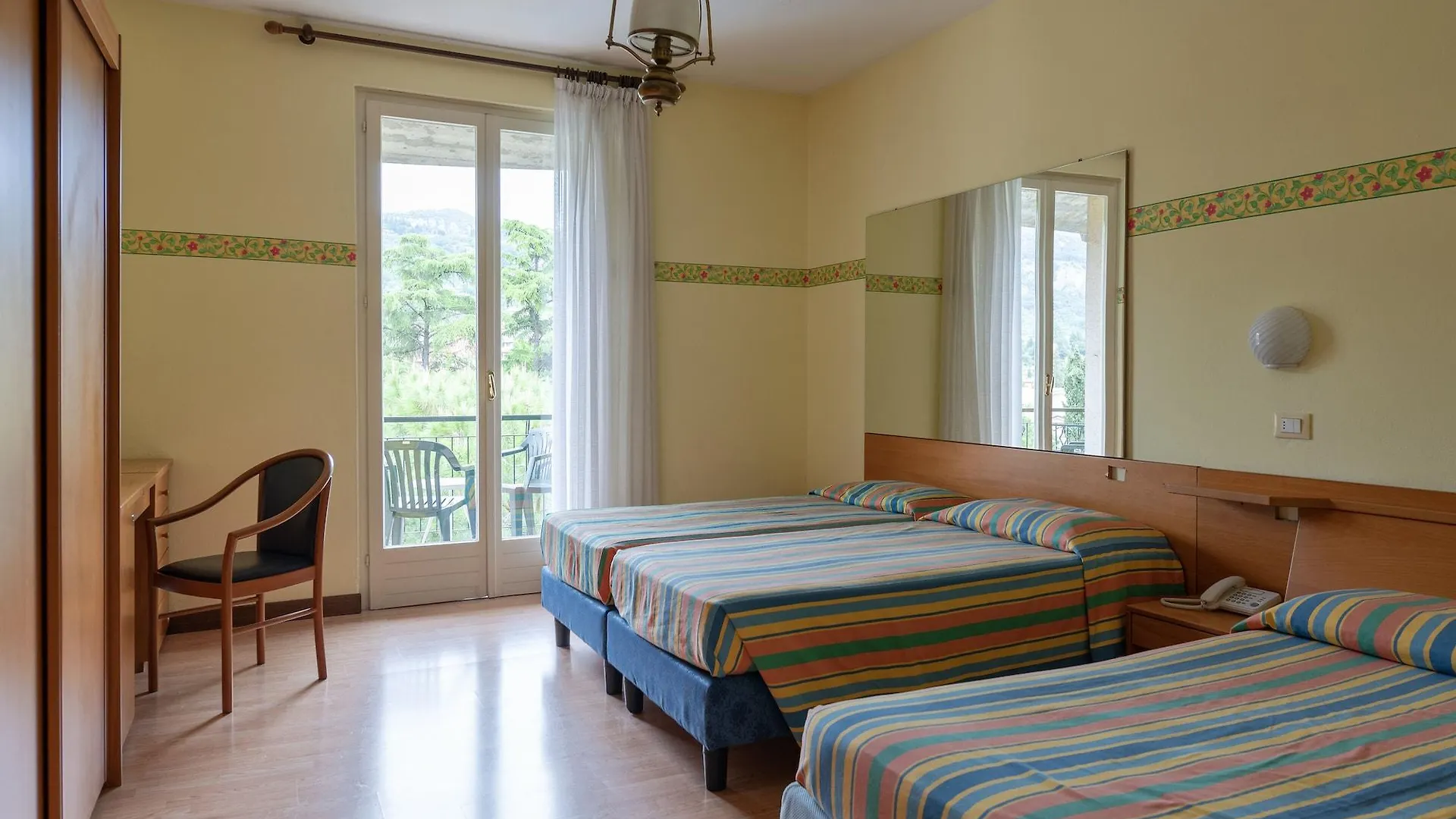 Hotel Palme & Suite Garda  3*, Garda (Verona)