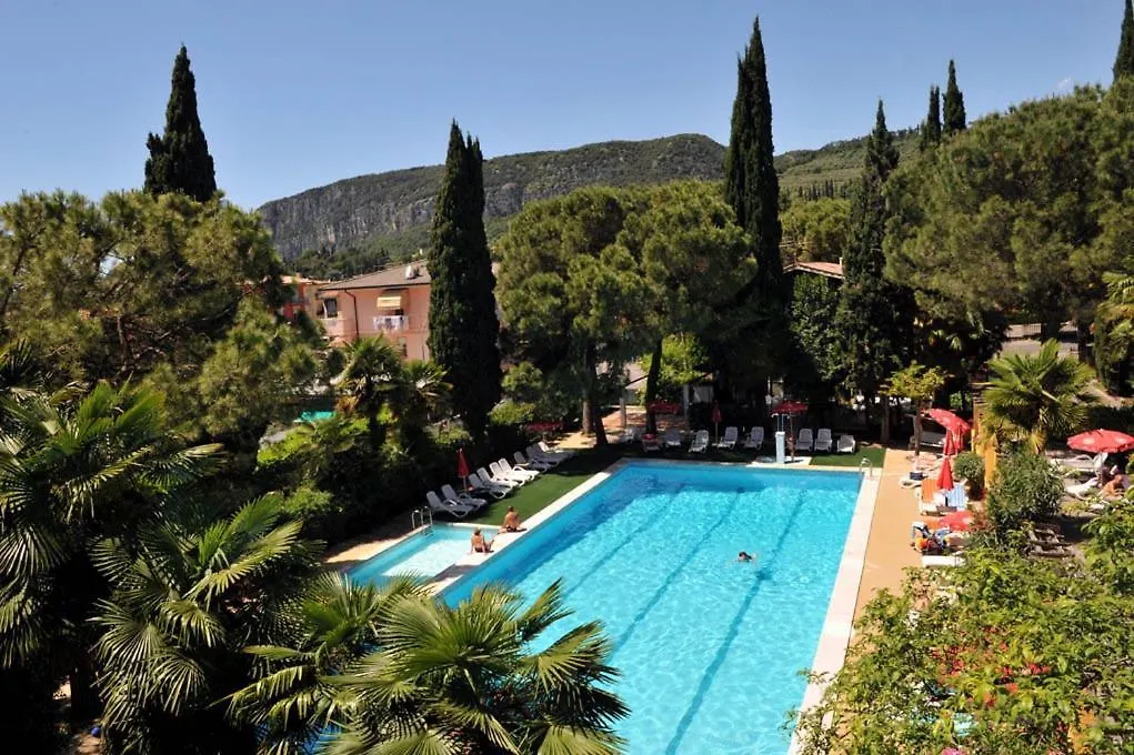 Hotel Palme & Suite Garda  3*, Garda (Verona)