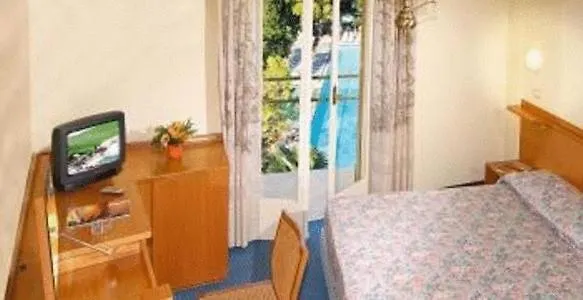 Hotel Palme & Suite Garda  3*, Garda (Verona) Italy
